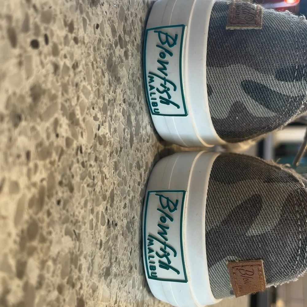 Blowfish Malibu Slip On Sneakers Size 8 Women's Shoes,Camo w Laces. NWOT